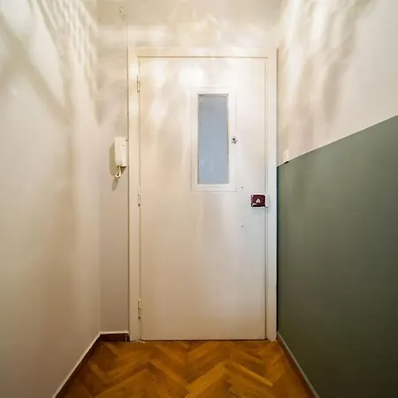Emporikon Apartment Steps From Historic Center-2